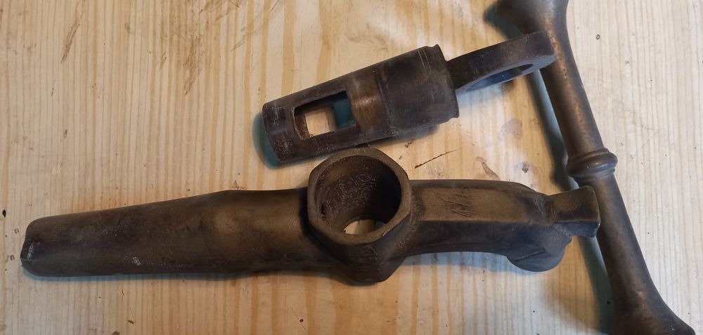 Torneira em bronze (e pilão)