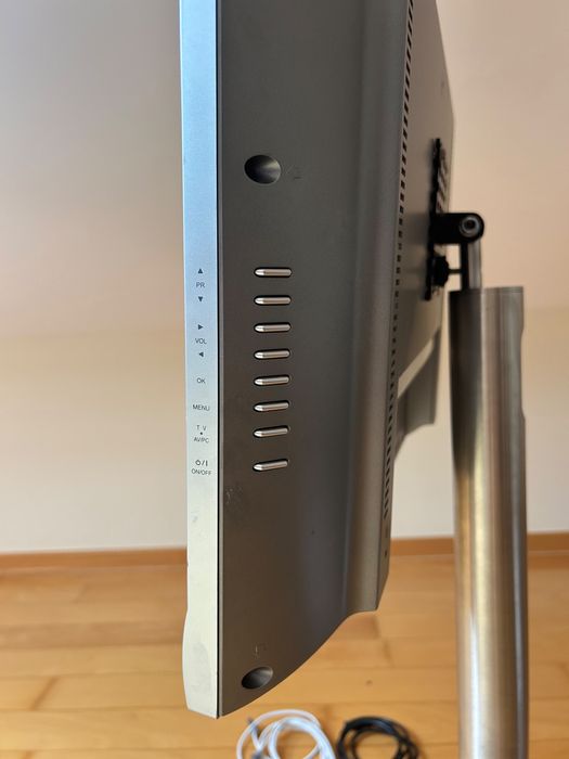 Televisão LG com Suporte Vertical