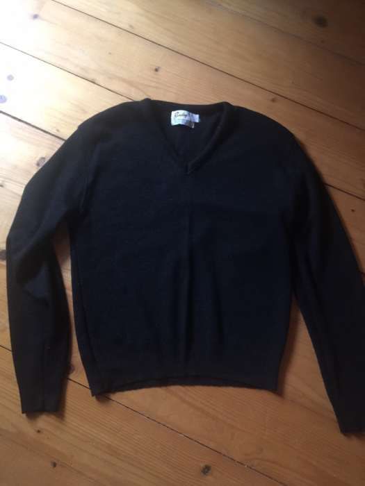 Czarny klasyczny sweterek