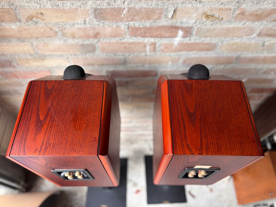 Kolumny Bowers & Wilkins B&W CDM1 Red Cherry – kultowe monitory