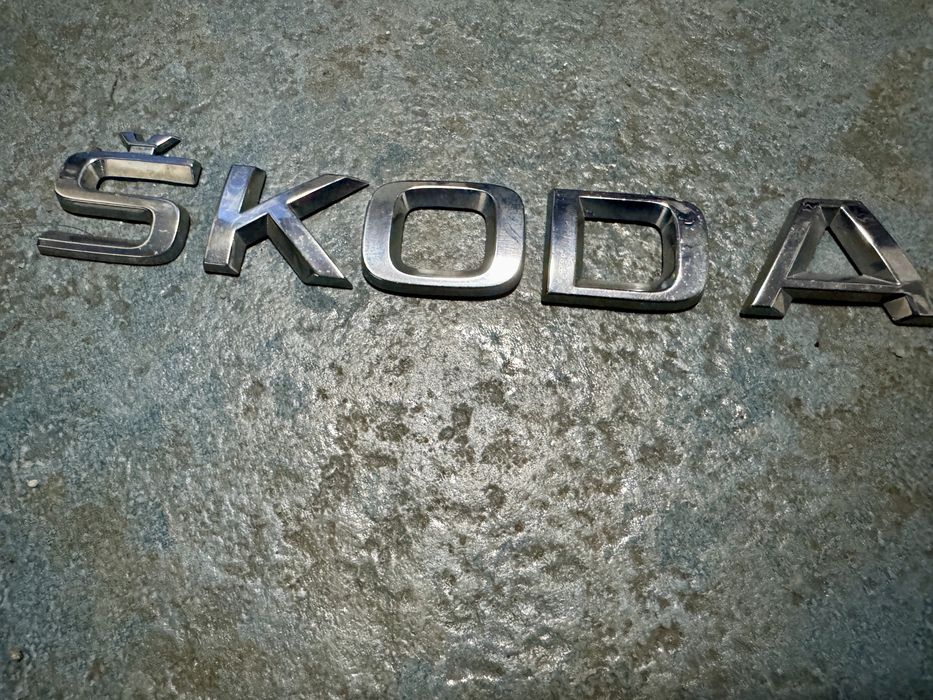 Skoda octavia vrs rs znaczek znaczki emblemat tyl klapa
