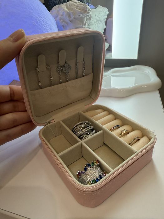 Рожева дорожня скринька для прикрас