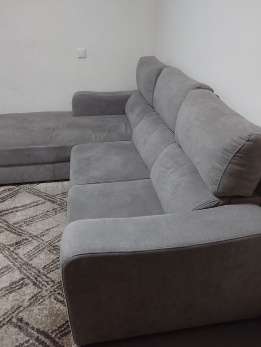 Sofá cor cinza com chaise