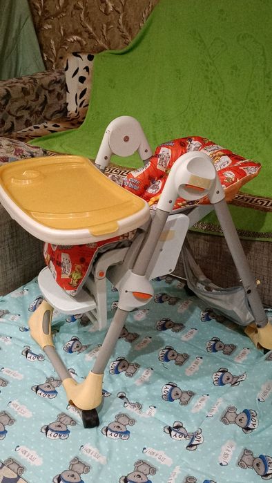 Продам стульчик  от 6 месяцев Chicco.