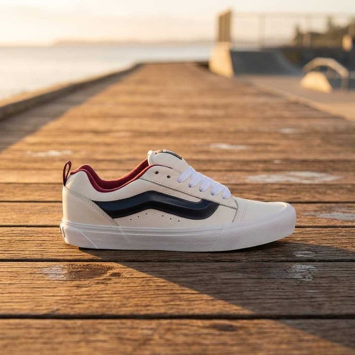 Vans Knu Skool - Branco e Azul Escuro (Vários Tamanhos)