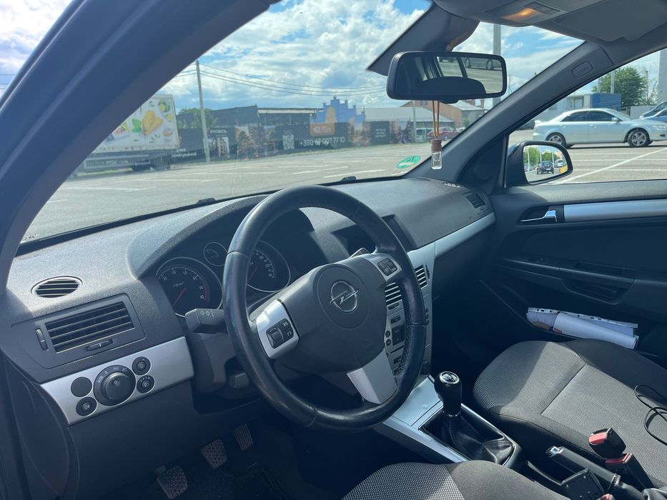Авто Opel Astra H