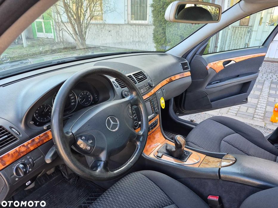 Mercedes W211 E280 3.0 V6 + LPG (Nowa butla do 2033) | Elegance | Manual
