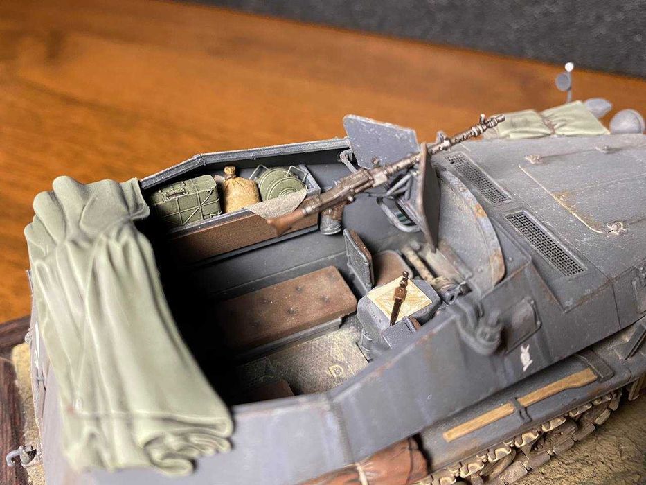 Niemiecki pojazd Sd.Kfz. 250/1 w skali 1:35.