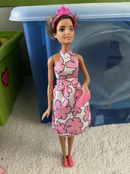 Lalka barbie z dodatkami
