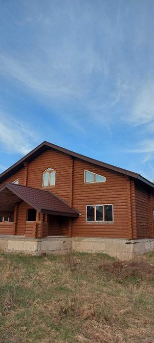 Іванківська ОТГ, панський маєток з озерами і ділянкою 4.50 га.