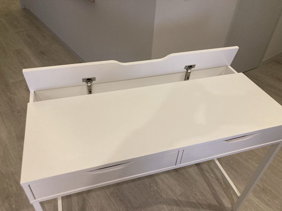Vendo mesa e cadeira de oferta