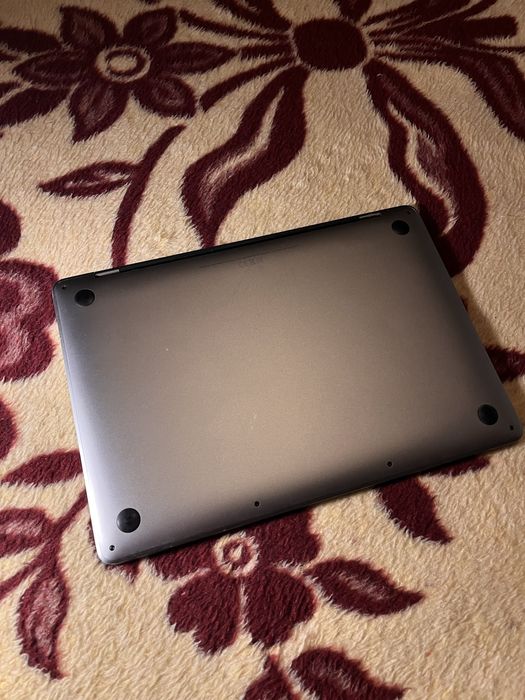 MacBook Pro 13 (peças, ecrã em perfeito estado)