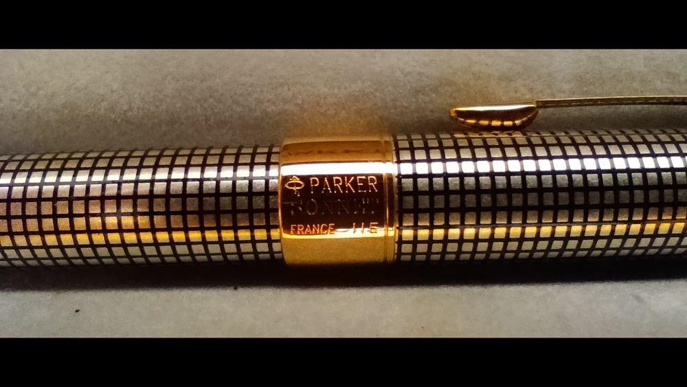 Caneta Parker Sonnet Cisele Silver GT Prata c/ detalhes Gold – France