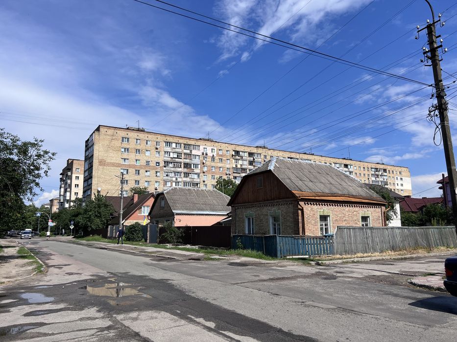 Боярка фасад вул.Молодіжна  продаж ділянки з частиною будинку