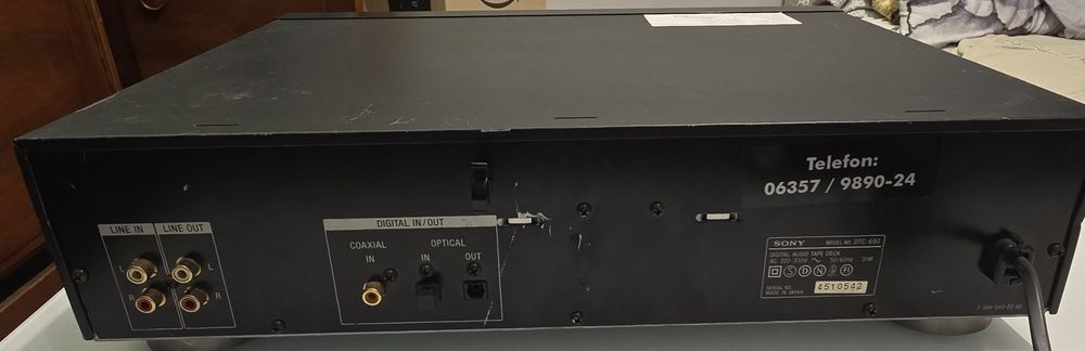 Sony  DAT DTC-690