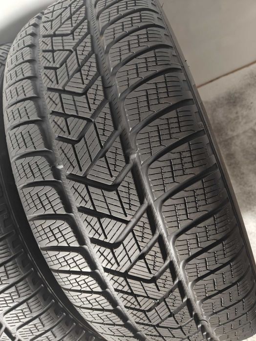 R20 235 55 шини зимові 22р Pirelli Scorpion Winter