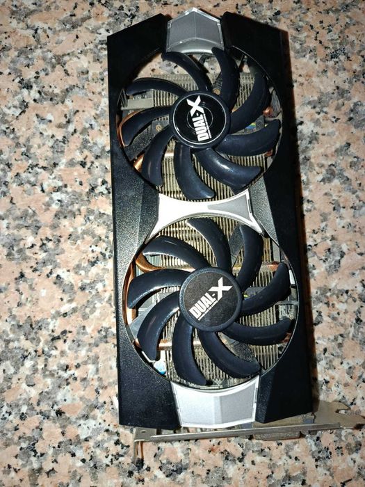 Placa gráfica Saphire R9 270 e Gigabyte HD 4870