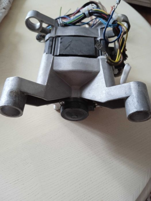Мотор двигун до пральної машини Ariston Armxxd129