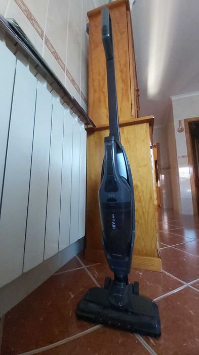 Vende-se aspirador vertical eléctrico