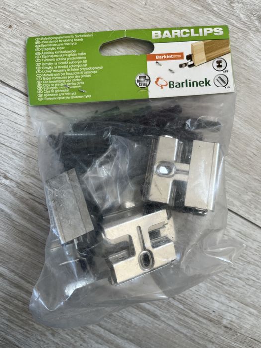 Klipsy do listew przypodłogowych Barlinek Barclips – 11 opakowań