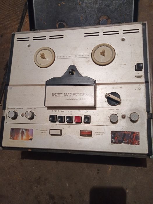 Проигрыватель бабинный комета.