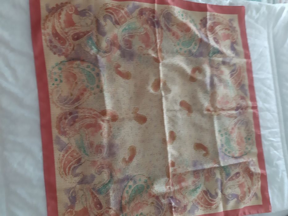 Écharpes plissadas e lenços NOVOS