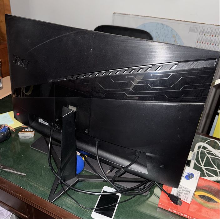 Ecra curvo MSI 24”