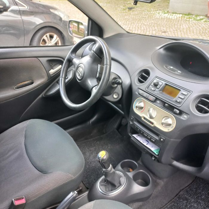 Toyota Yaris 1.0 VVT-i Sol • Económico • Fiável • Pronto a Circular