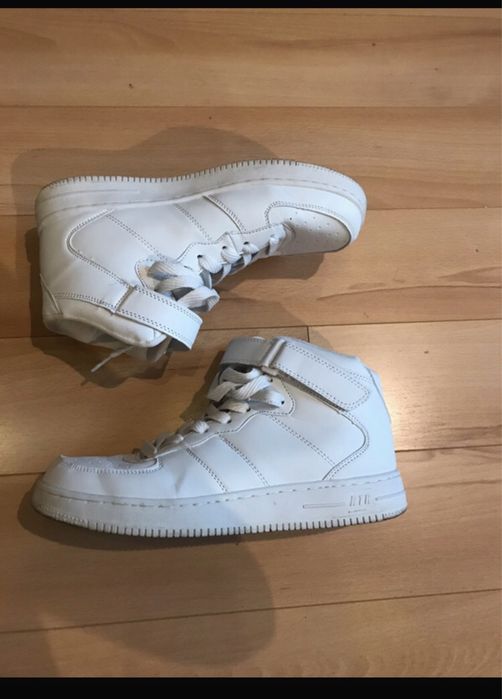 Biale buty wygodne i stylowe r 39