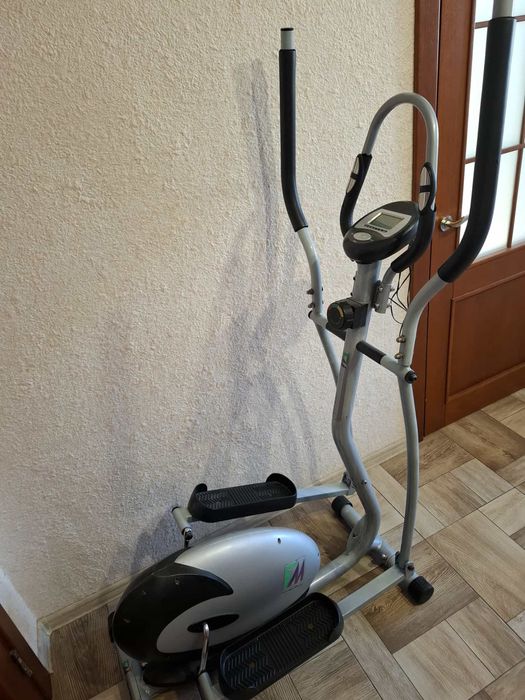 Тренажер, еліптичний крос-тренажер