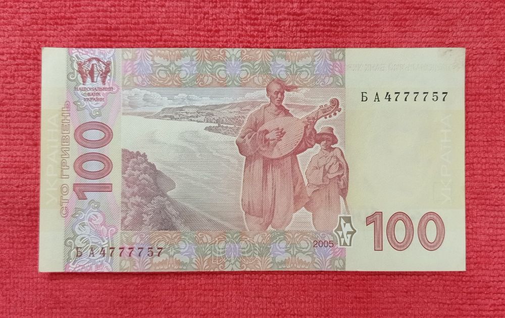 Банкнота купюра гривні 100