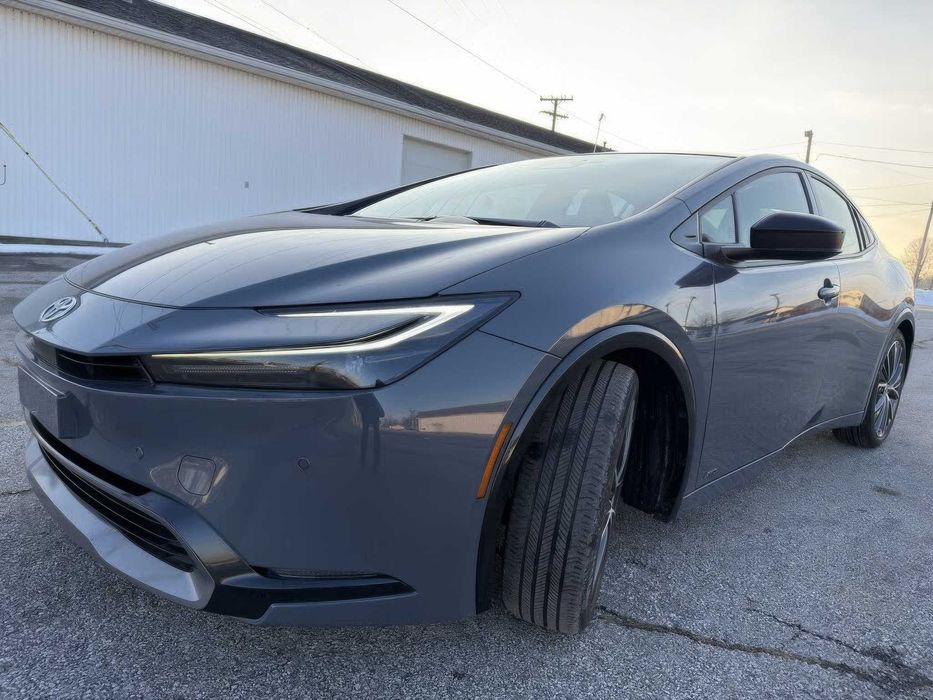 Toyota Prius      2024