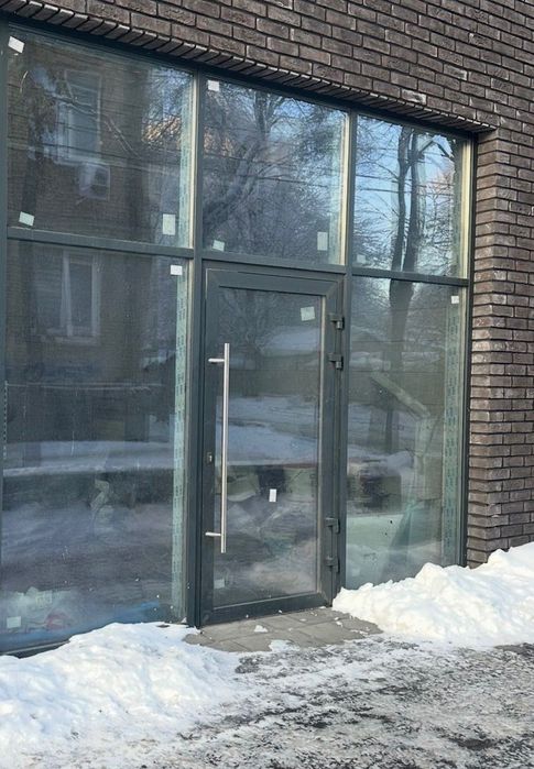 Здам Фасад 10.5м2 Оболонь Фора Йорданська 7 перетин з Архіпенко