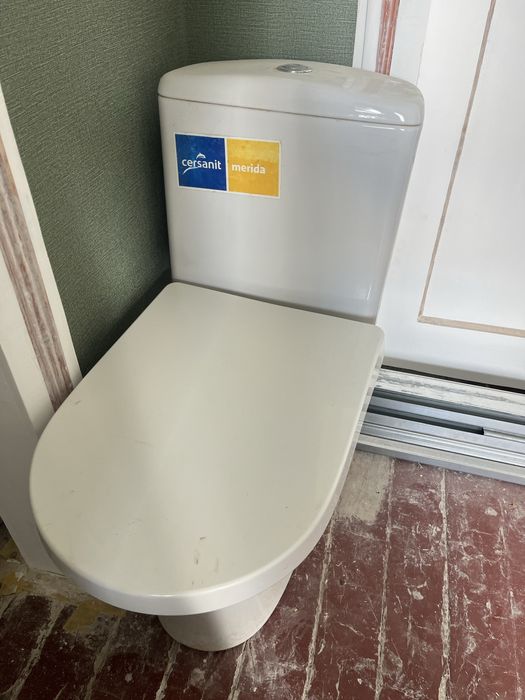 Продам Унітаз с бачком