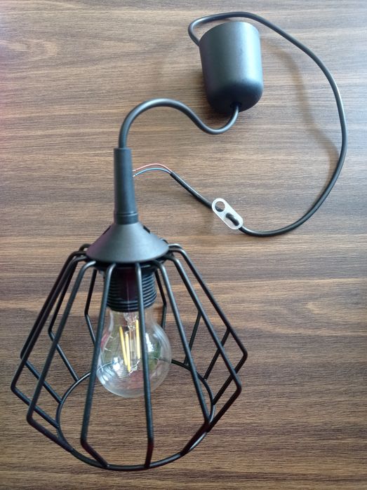 Nowa wisząca lampa z żarówką LED gratis