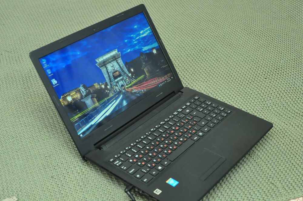 Мощный ноутбук Lenovo 100  (Core i5 /8Gb/ SSD /video - 2Gb)