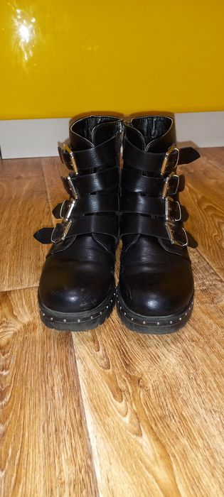 Продам женские осенние ботинки