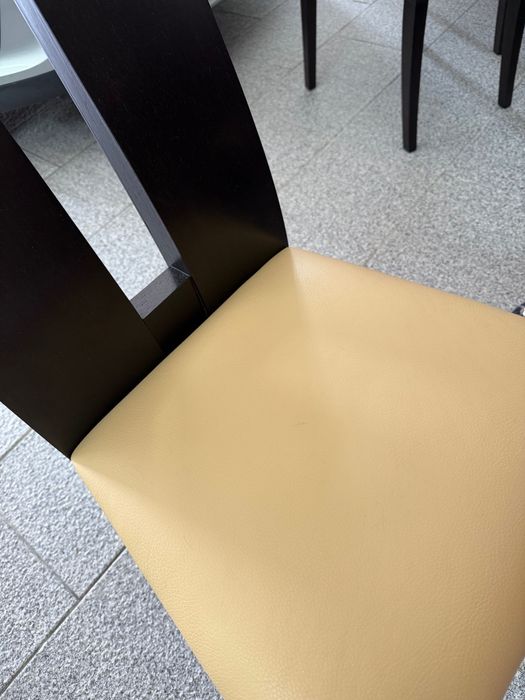 6 Cadeiras de madeira