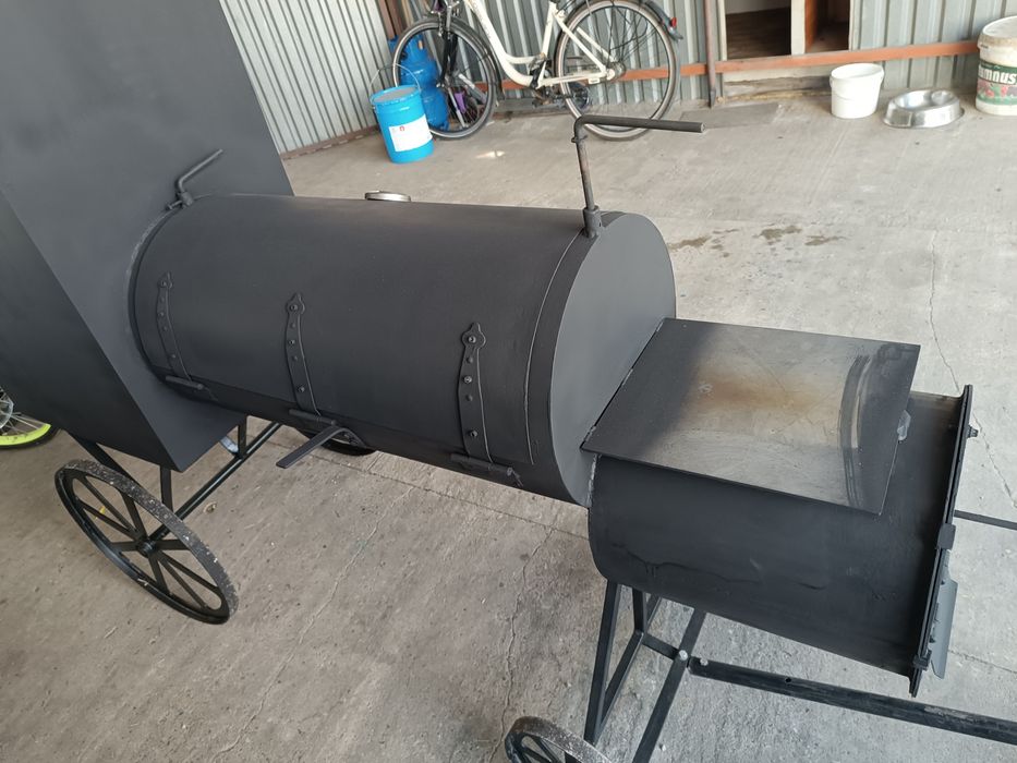 Grill z wedzarnią