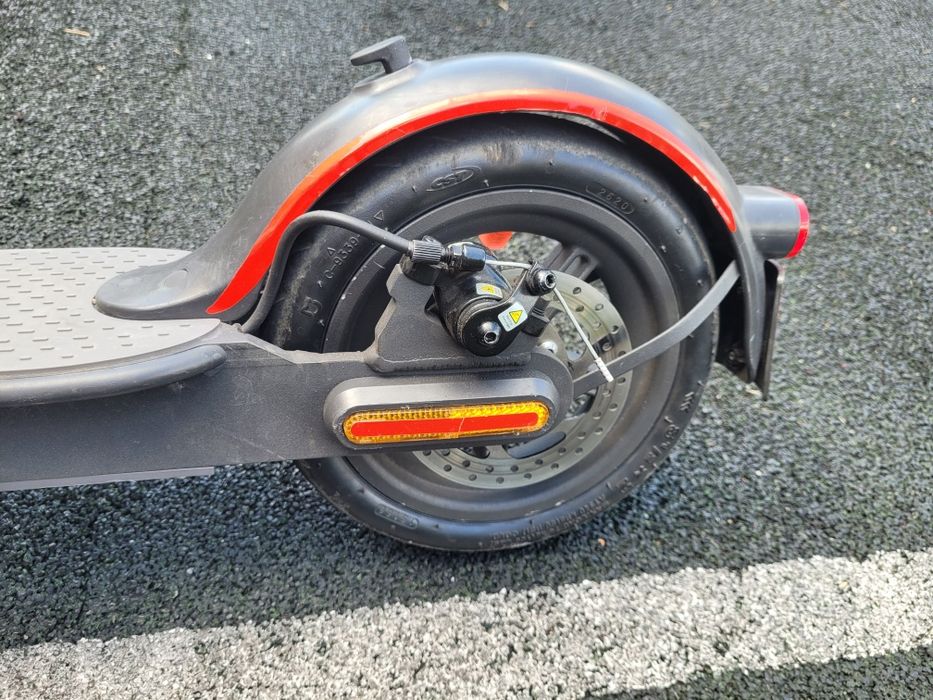 Продам самокат Xiaomi Mi Electric Scooter 1S