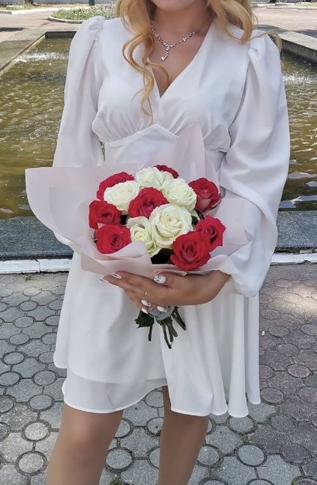 Біла святкова сукня