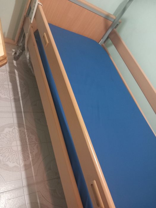 Cama articulada motorizada
