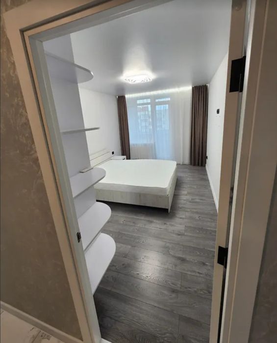 Продаж 3к квартири 85 кв. м на просп. Злуки