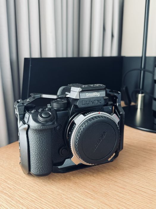 Lumix S5IIX + Cage + Adaptador