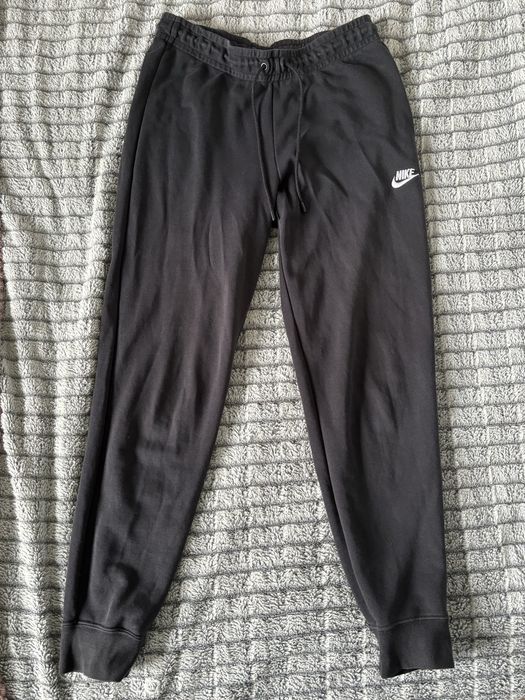 czarne dresy nike oryginalne, sportowe dresy nike