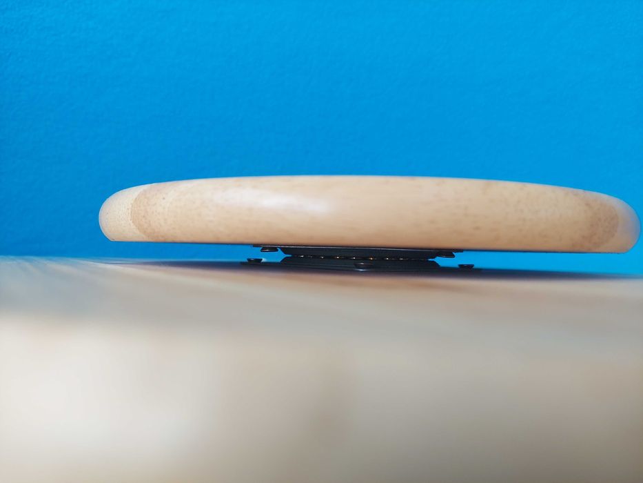 Дерев'яна підставка, що обертається, для страв торту тістечок нарізки