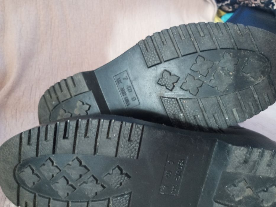 Uniwersalne obuwie nieprzemakalne 40