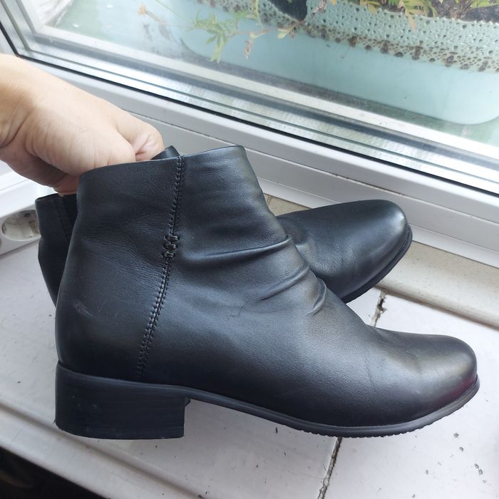 Осінні шкіряні напівчоботи