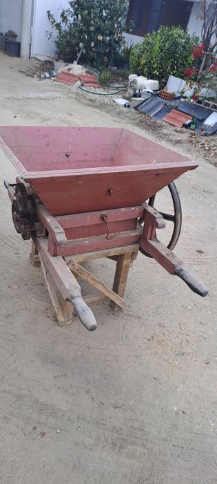 Esmagador uvas elétrico