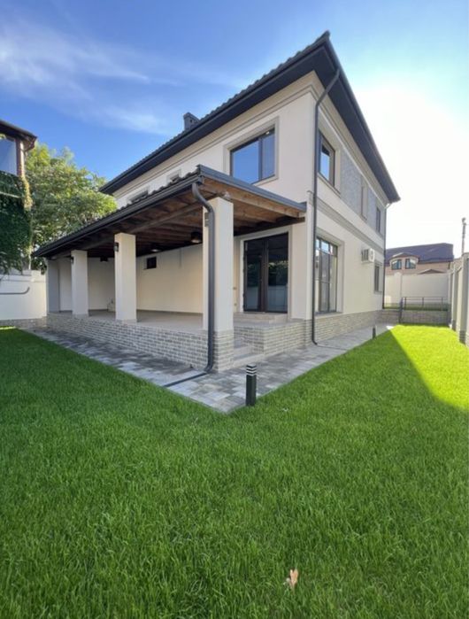 Новый дом с ремонтом! Фонтан море и Аркадия рядом!